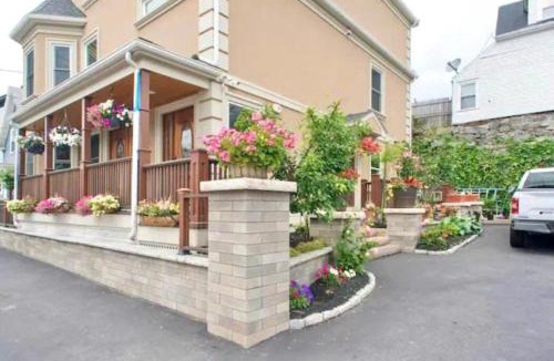 Quincy Apartment | Chic 3BR & 2BA Quincy House w Balcony, Garden, Laundry & Pet Friendly 383