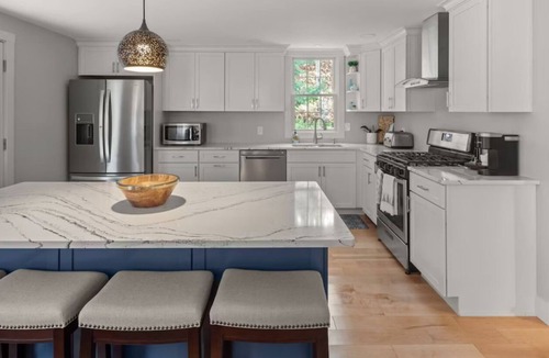 Black Bear Run House | Chic 4-BR Newly Remodeled Home 3 Mins to Stowe for a Memorable Summer Getaway!
