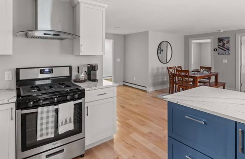 Black Bear Run House | Chic 4-BR Newly Remodeled Home 3 Mins to Stowe for a Memorable Summer Getaway!