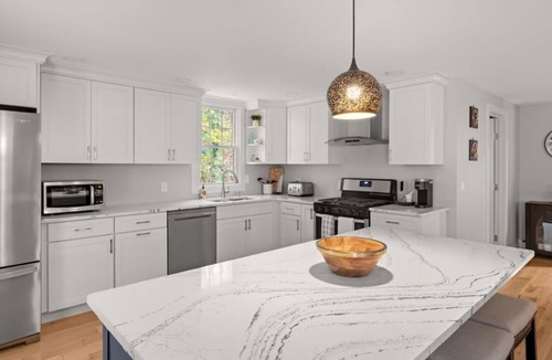 Black Bear Run House | Chic 4-BR Newly Remodeled Home 3 Mins to Stowe for a Memorable Summer Getaway!