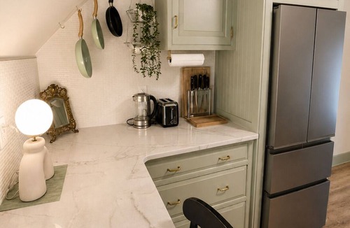 Lancaster Apartment | Chic apartment in Lancaster, NY with A/C