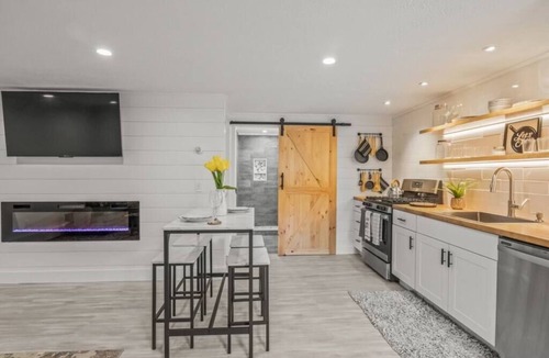 Dennis Apartment | Chic Pool Condo Near Mayflower Beach