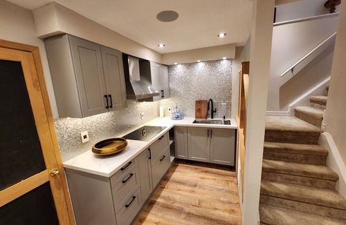 Whitchurch-Stouffville Apartment | Chic & private pool 1Br + sofa bed walkout apartment jaccuzi spa & gym