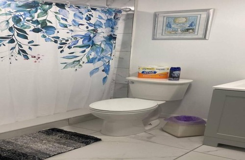 Newark Bed & Breakfast | Chic Room P | Near MetLife, EWR & NYC Access