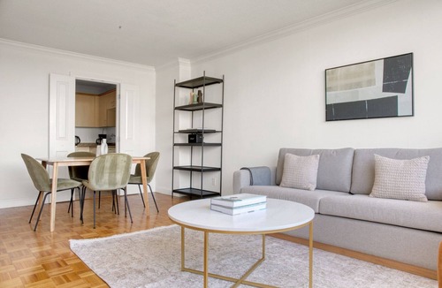 Fenway–Kenmore Apartment | Chic Symphony 1BR w/Doorman & Business Center, near MFA, by Blueground