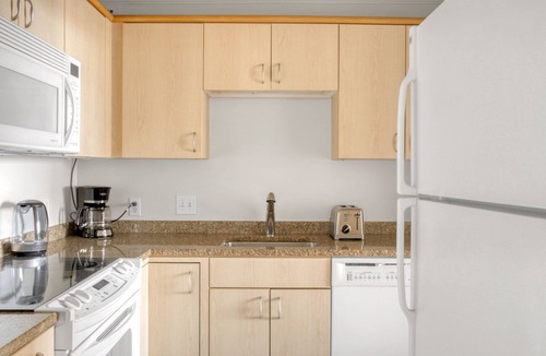Fenway–Kenmore Apartment | Chic Symphony 1BR w/Doorman & Business Center, near MFA, by Blueground