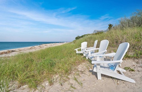 Wading River House | Chic Waterfront Beach House with Hot Tub