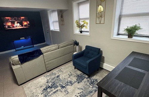 Forest Hill Apartment | City Hub 14 mins From Newark Penn Station and 21 mins from Newark Airport