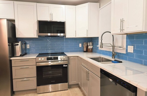 Springfield House | City vibes walk to night life and casino 3bedrms 5beds. 1.5baths. Group stay