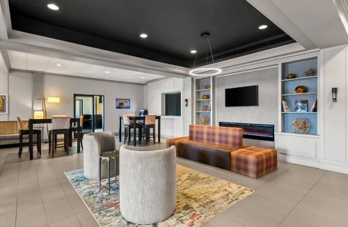 North Haven Hotel | Clarion Inn North Haven - New Haven North