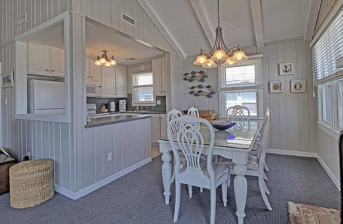 Avalon House | Classic Avalon upside-down style house with a ocean view just 4 houses from the beach. Sleeps up to 10