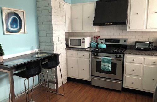 Avon Apartment | Classic Bay Head Beach House Get Away - 2 bedroom Apt in Classic Bay Head Home