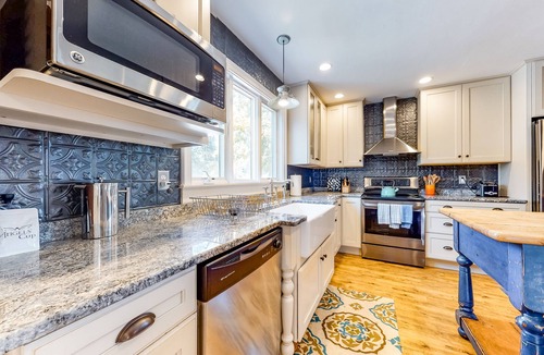 South Orleans House | Classic Cape Cod home near beaches with yard, patio & outdoor fireplace