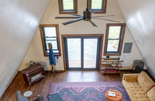 Rumney Cabin | Classic New England Cabin with hot tub, mountains, and river