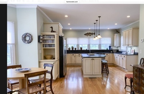 Dartmouth House | Classic New England Seaside Retreat - Quick Walk to Padanaram Village