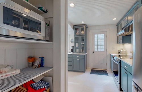 Ocean Point Cottage | Classic Oceanfront Cottage w/ Ocean Views & Entertainment - Walk to Beach