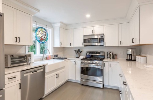 East Falmouth House | Classic Renovated Cape Cod Getaway