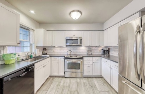 Stowe Area Condo | Clean & Bright Condo near Slopes & Lakes with Amazing Walkable Locale