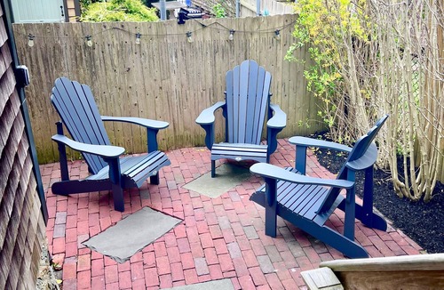 Off Broadway Cottage | Clean & Bright historic cottage steps from the Broadway Restaurant District!