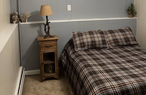 Mount Holly Ski Chalet | Clean cozy 5 bedroom Okemo Mtn ski house only 3.5 miles from Jackson Gore base!!