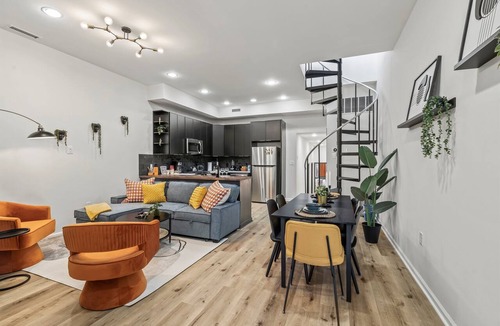 Old City Condo | Clean Historic Old City | FREE Parking | Sky Deck