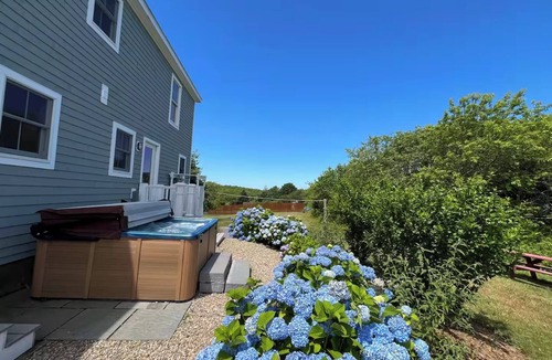 Block Island House | Clean & Newly Renovated 4BR w/Hot tub & AC