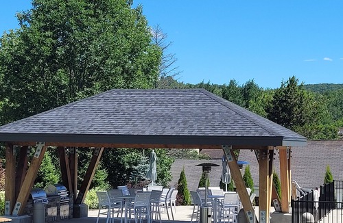 West Dover Condo | Clean Ski in ski out condo located at Seasons on Mt. Snow.