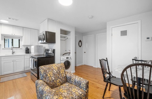 Hampton House | Clean, updated 2-bedroom home, 5 min walk to beach, pets ok, onsite parking!