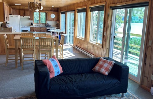 Bonnet Shores House | Clean water view 3-BR Waterfront house in Bonnet Shores Narragansett.