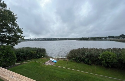 Bonnet Shores House | Clean water view 3-BR Waterfront house in Bonnet Shores Narragansett.