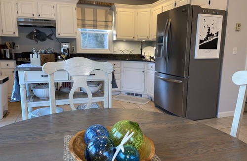Charlestown House | Close to Beach with beach chairs -reviews say it all! July 25-Aug 1 available!