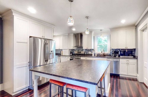Ogunquit House | Close to Downtown and Beaches - Large Historic Home and Seasonal Carriage House
