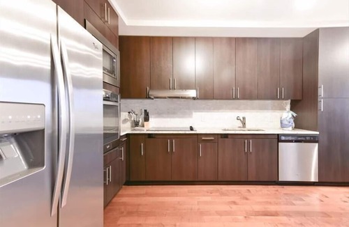 Seaport District Apartment | Close to Downtown | Seaport 1BR w/Harbour Views