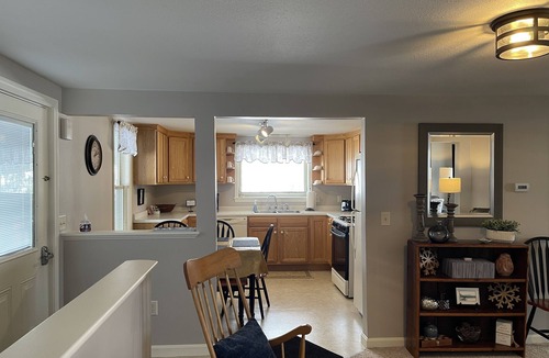 Rangeley Cottage | Close to Everything, Cozy Cottage for up to 6, Cleanest in Rangeley!