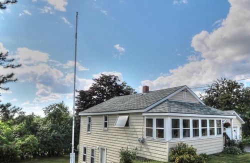 Rangeley Cottage | Close to Everything, Cozy Cottage for up to 6, Cleanest in Rangeley!