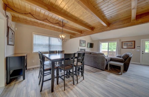 Hawley House | Close to Lake Wallenpaupack! Walk to the Beach!