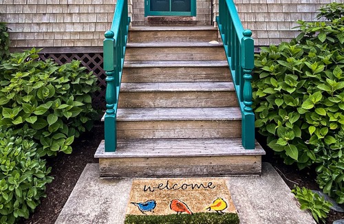 Cliff Walk House | Close Walk to Beach, Cliff Walk, w/Parking, 5 Bedroom, 3 Bath, Well-Maintained