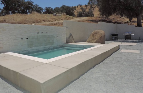 Clovis House | Clovis Foothill Retreat, Spa, BBQ & Mountain Views
