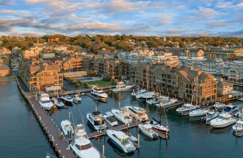 Yachting Village Resort | Club Wyndham Newport Onshore