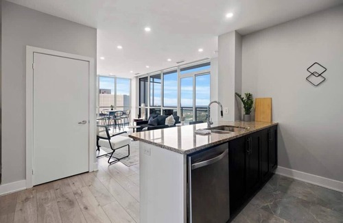 Downtown Mississauga Apartment | CN Tower Views, Indoor Pool & Gym Condo