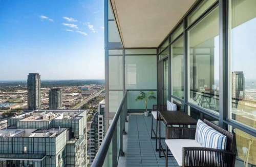 Downtown Mississauga Apartment | CN Tower Views, Indoor Pool & Gym Condo