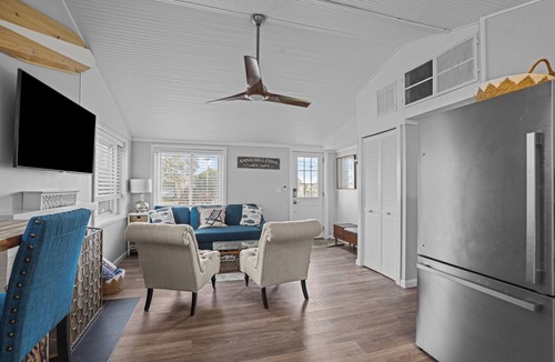 Point Judith Cottage | Coastal Cottage in Pt.Judith Walk to Beaches, BI Ferry, Ice Cream,Aunt Carries.