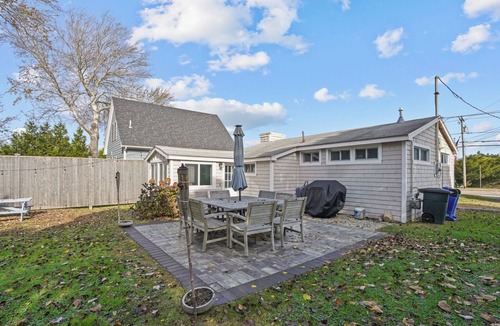 Point Judith Cottage | Coastal Cottage in Pt.Judith Walk to Beaches, BI Ferry, Ice Cream,Aunt Carries.