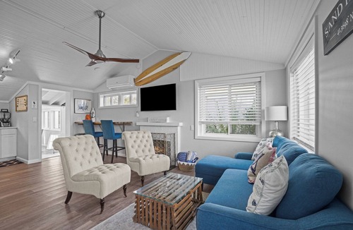 Point Judith Cottage | Coastal Cottage in Pt.Judith Walk to Beaches, BI Ferry, Ice Cream,Aunt Carries.