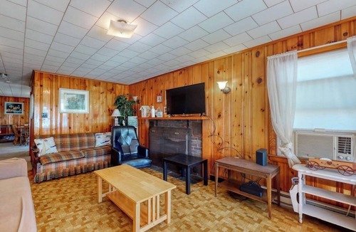 Seabrook Cottage | Coastal gem with free WiFi, backyard, & patio - walk to beach