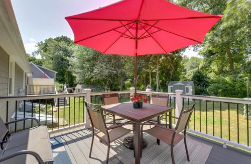 Niantic House | Coastal Getaway w/Porch, 2 Mi to Niantic Beach!