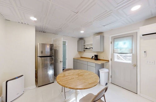 Sorrento Apartment | Coastal New England Gem | All-New Kitchen & Finishes | Short Walk to Harbor
