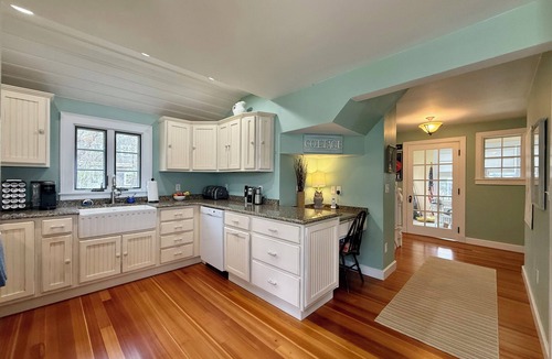 Owls Head House | Coastal Ocean Front 3-bedroom house in Owls Head for a relaxing stay