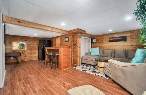 Niantic House | Coastal Retreat - Drive to Beaches or Stay & Play