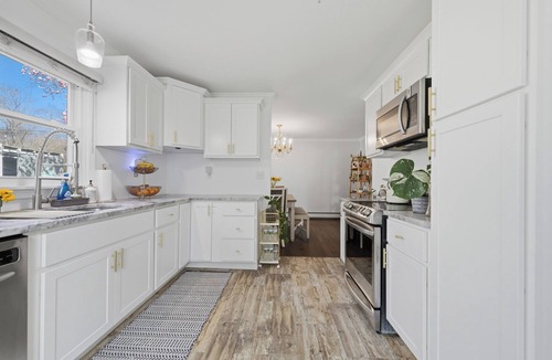 Niantic House | Coastal Retreat with Firepit + Near Beaches